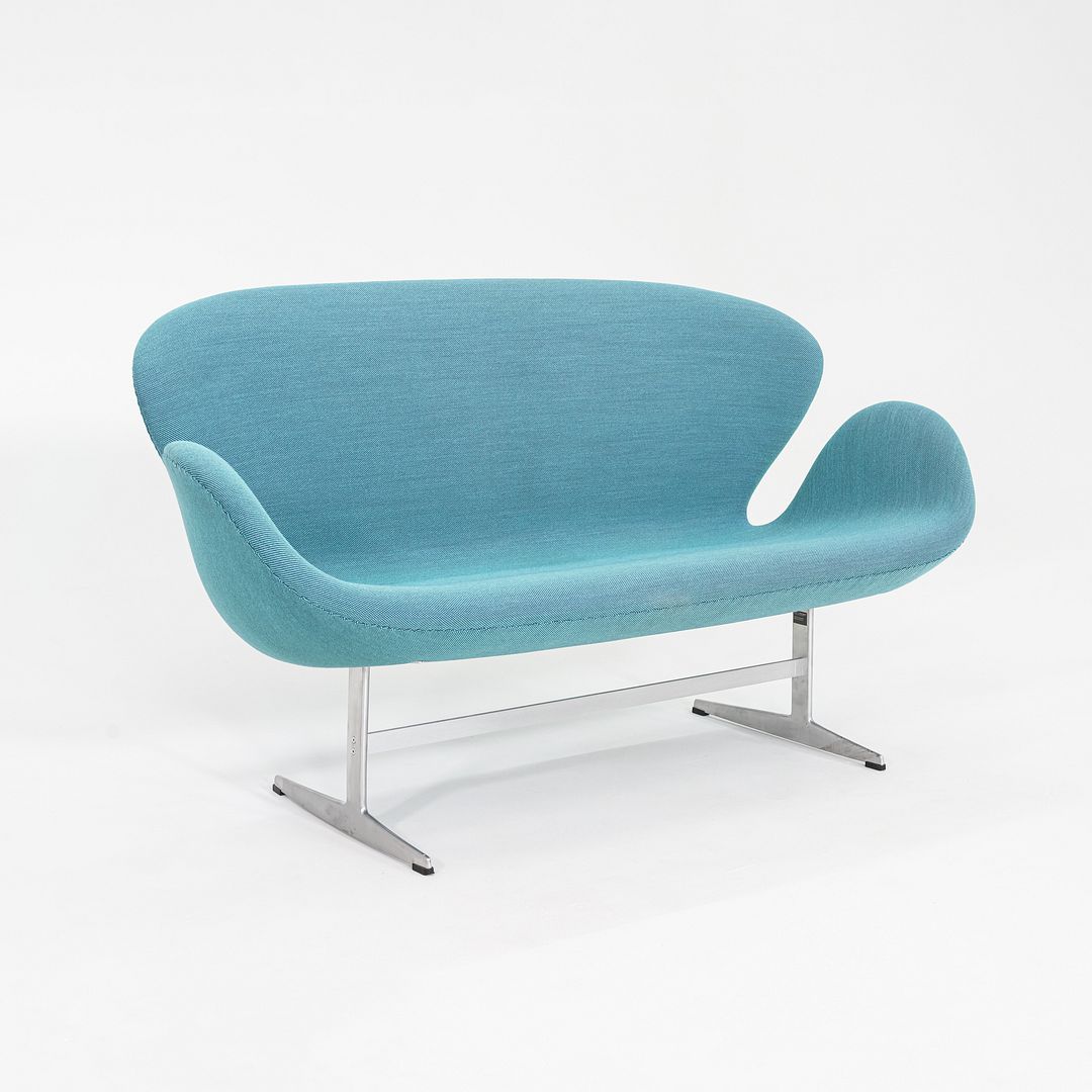 2018 Arne Jacobsen  for Fritz Hansen Swan Sofa in Steelcut Trio Turquoise Fabric