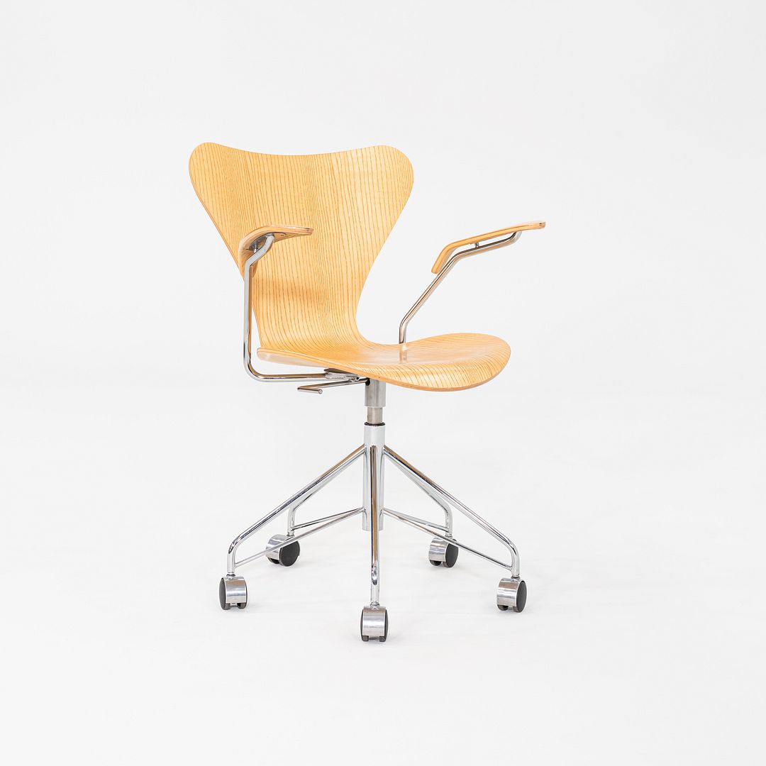 2011 Arne Jacobsen Fritz Hansen Series 7 Desk Chair Model 3217 12+ Available