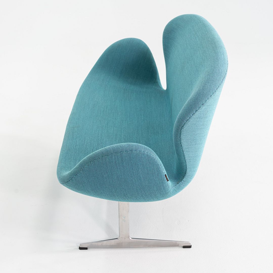 2018 Arne Jacobsen  for Fritz Hansen Swan Sofa in Steelcut Trio Turquoise Fabric