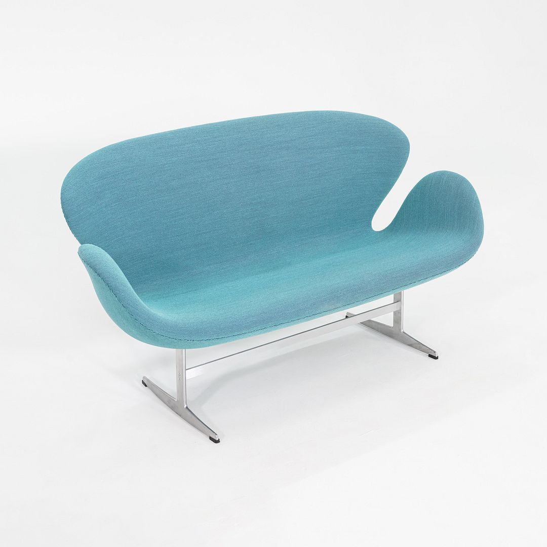 2018 Arne Jacobsen  for Fritz Hansen Swan Sofa in Steelcut Trio Turquoise Fabric