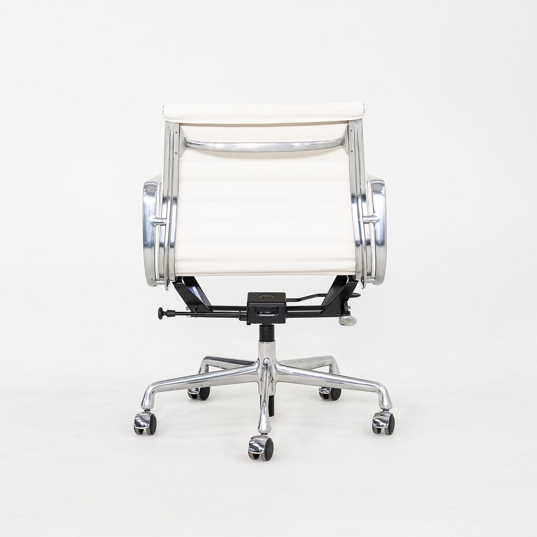 2020s Herman Miller Eames Aluminum Group Management Desk Chair in White Leather