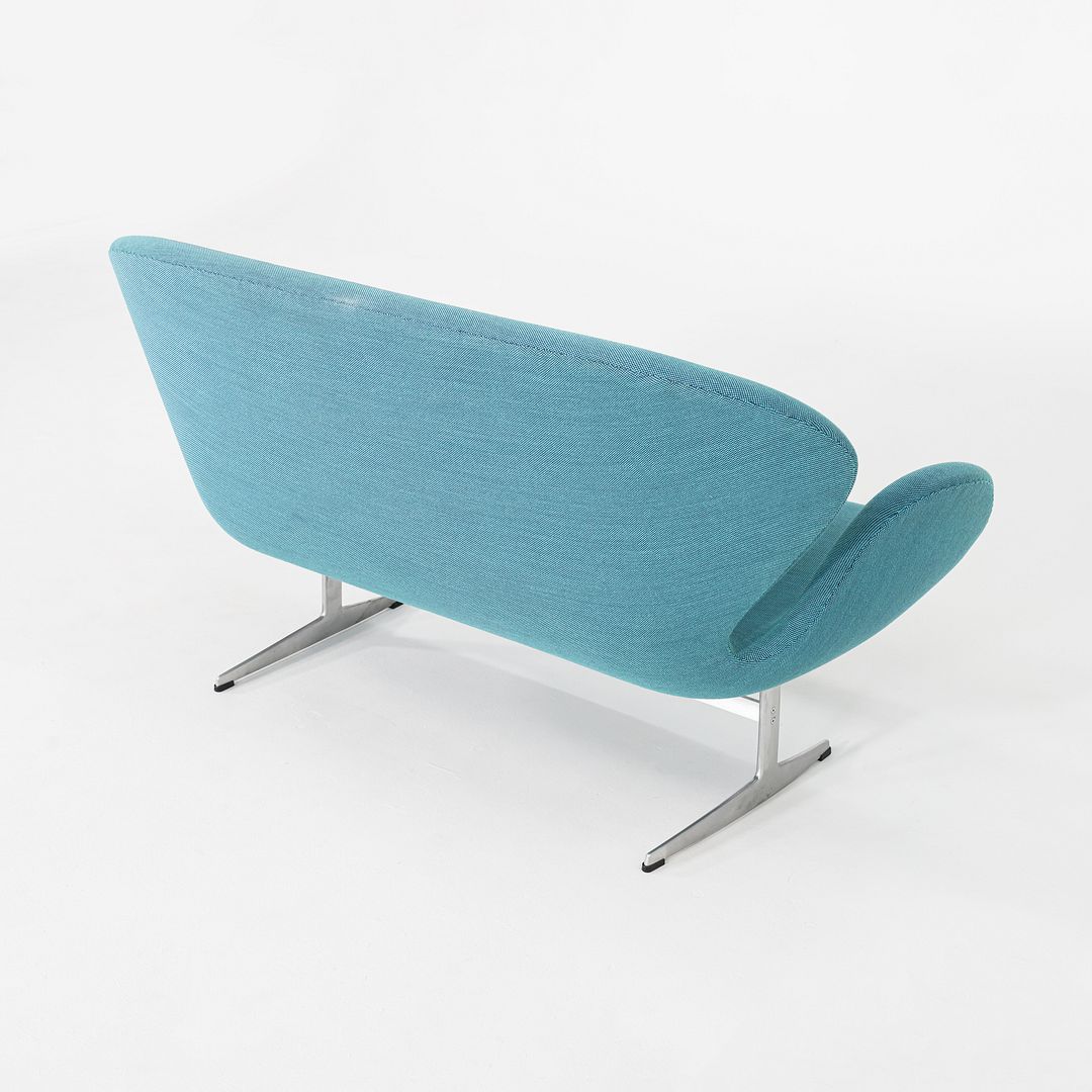 2018 Arne Jacobsen  for Fritz Hansen Swan Sofa in Steelcut Trio Turquoise Fabric