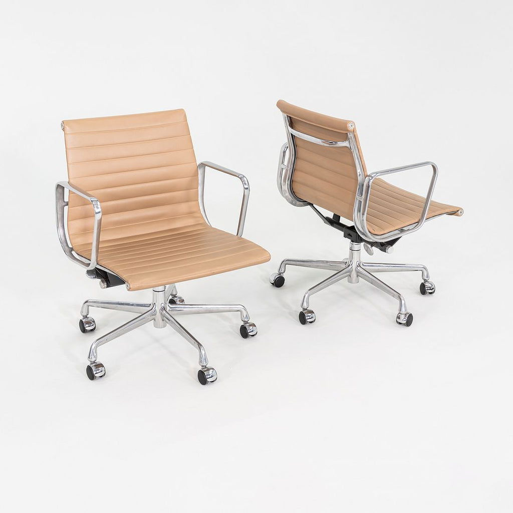 SOLD 2008 Herman Miller Eames Aluminum Group Management Desk Chair in Tan 4x Avail