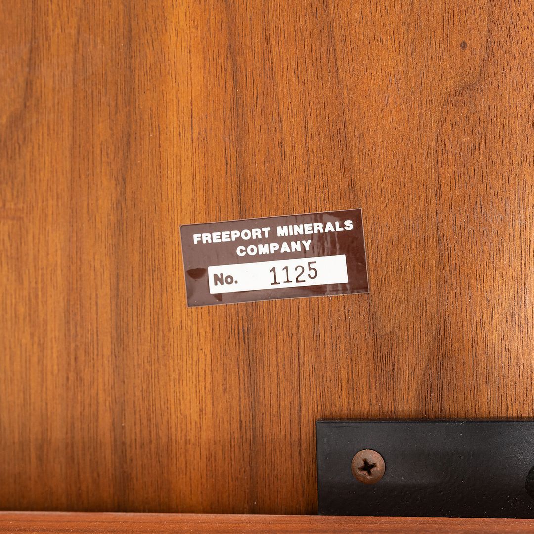 1970s Florence Knoll 2-Position Cabinet / Credenza w/ 4 Drawers in Walnut 36"