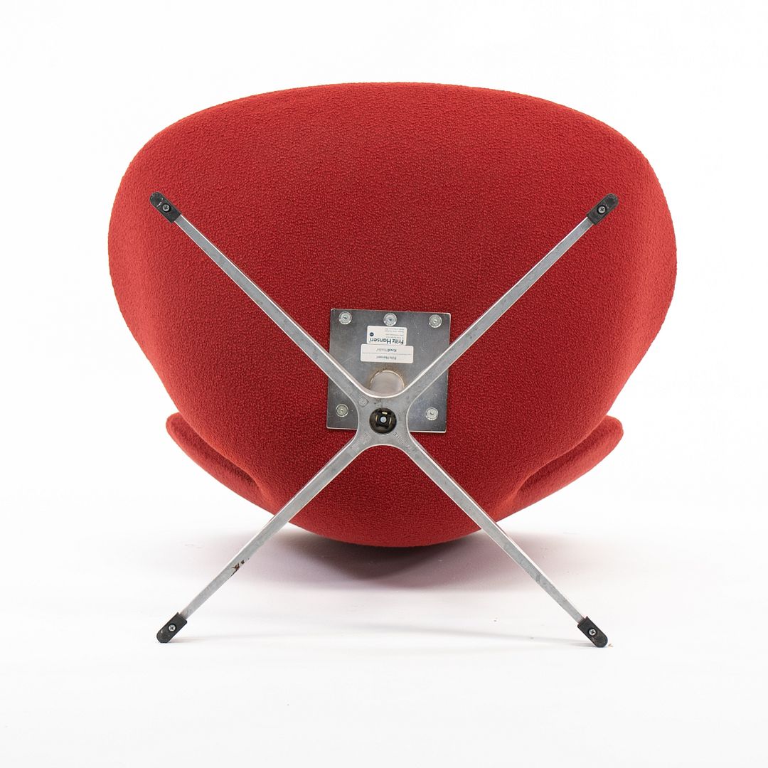 2001 Swan Chair, Model 3320 by Arne Jacobsen for Fritz Hansen in Red Boucle