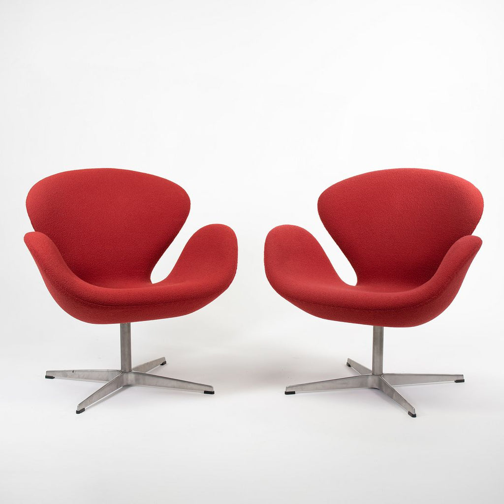 2001 Swan Chair, Model 3320 by Arne Jacobsen for Fritz Hansen in Red Boucle