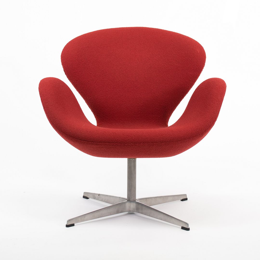 2001 Swan Chair, Model 3320 by Arne Jacobsen for Fritz Hansen in Red Boucle