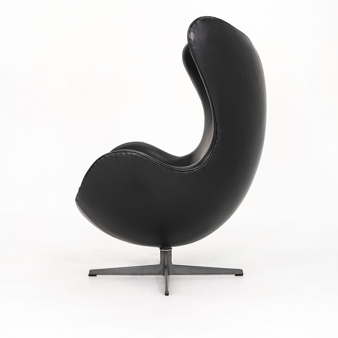 1960s Egg Lounge Chair, Model 3316 by Arne Jacobsen for Fritz Hansen in Re-done Black Leather