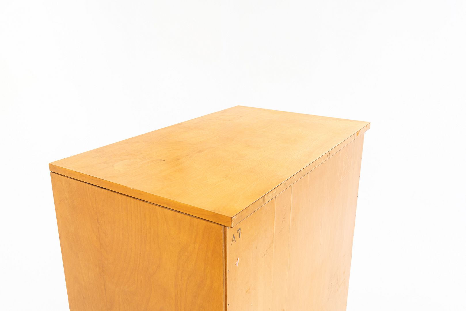 1939 Birch Tallboy 5-Drawer Dresser Cabinet by Eliel Saarinen, J. Robert Swanson, Pipsan Saarinen Swanson for Johnson Furniture Co. in Birch