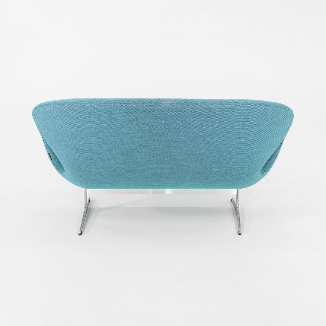 2018 Arne Jacobsen  for Fritz Hansen Swan Sofa in Steelcut Trio Turquoise Fabric
