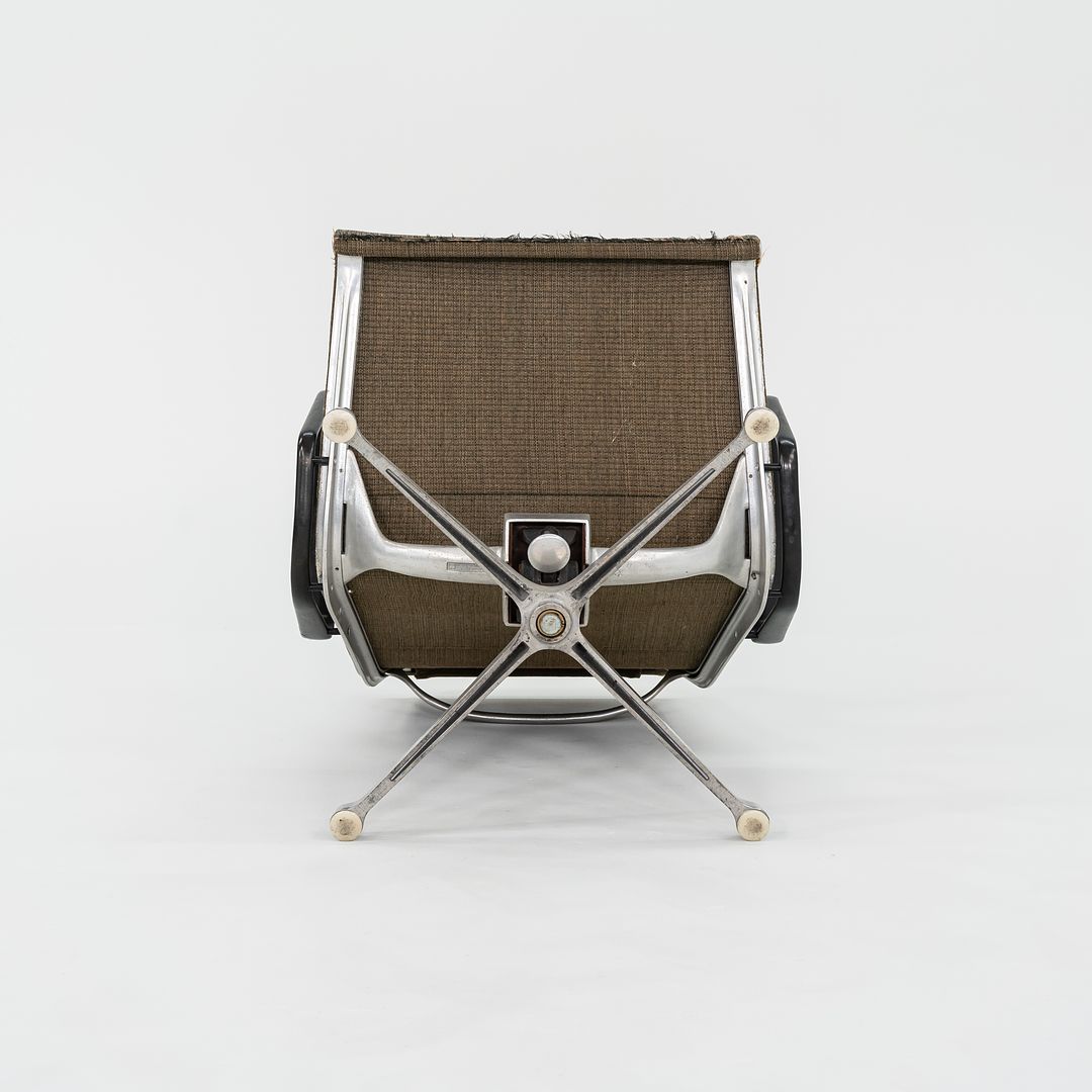 1958 Aluminum Group Lounge Chair, Model 682 by Ray and Charles Eames for Herman Miller in Rare Ratan Fabric