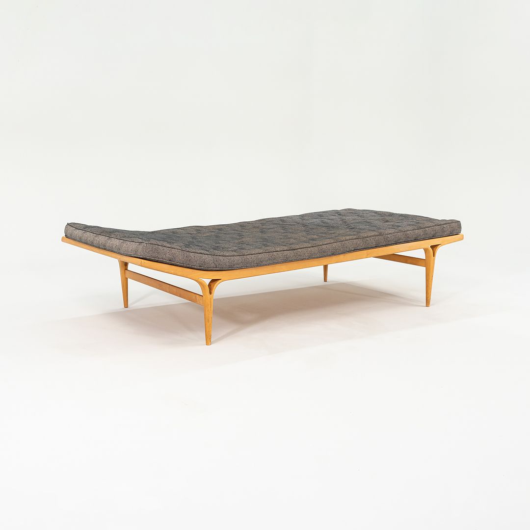 SOLD 1960s Berlin 57 Daybed, Model T303 by Bruno Mathsson for Firma Karl Mathsson in Beech with Original Fabric