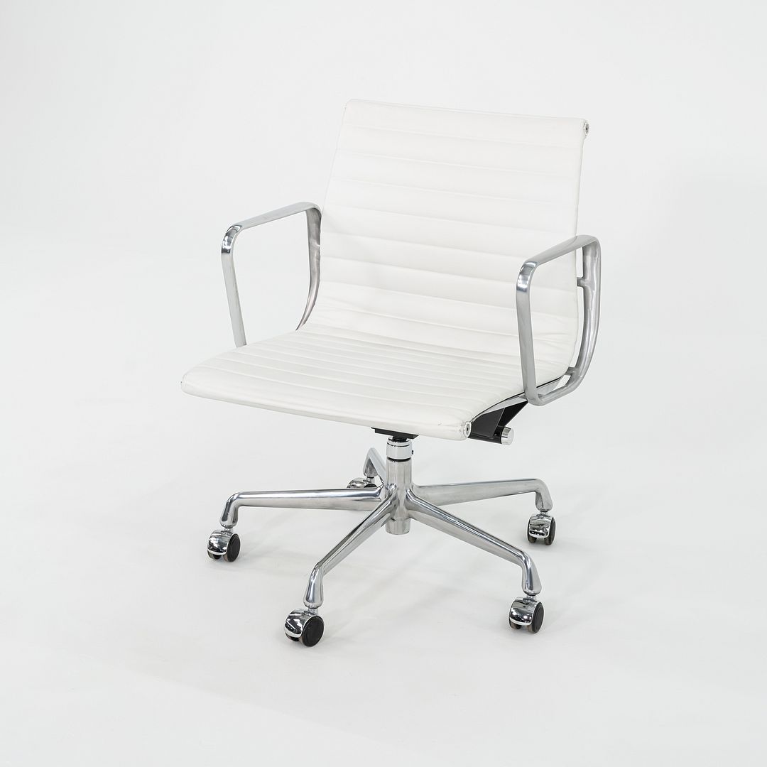 SOLD 2023 Herman Miller Eames Aluminum Group Management Desk Chair in White, 3x Avail