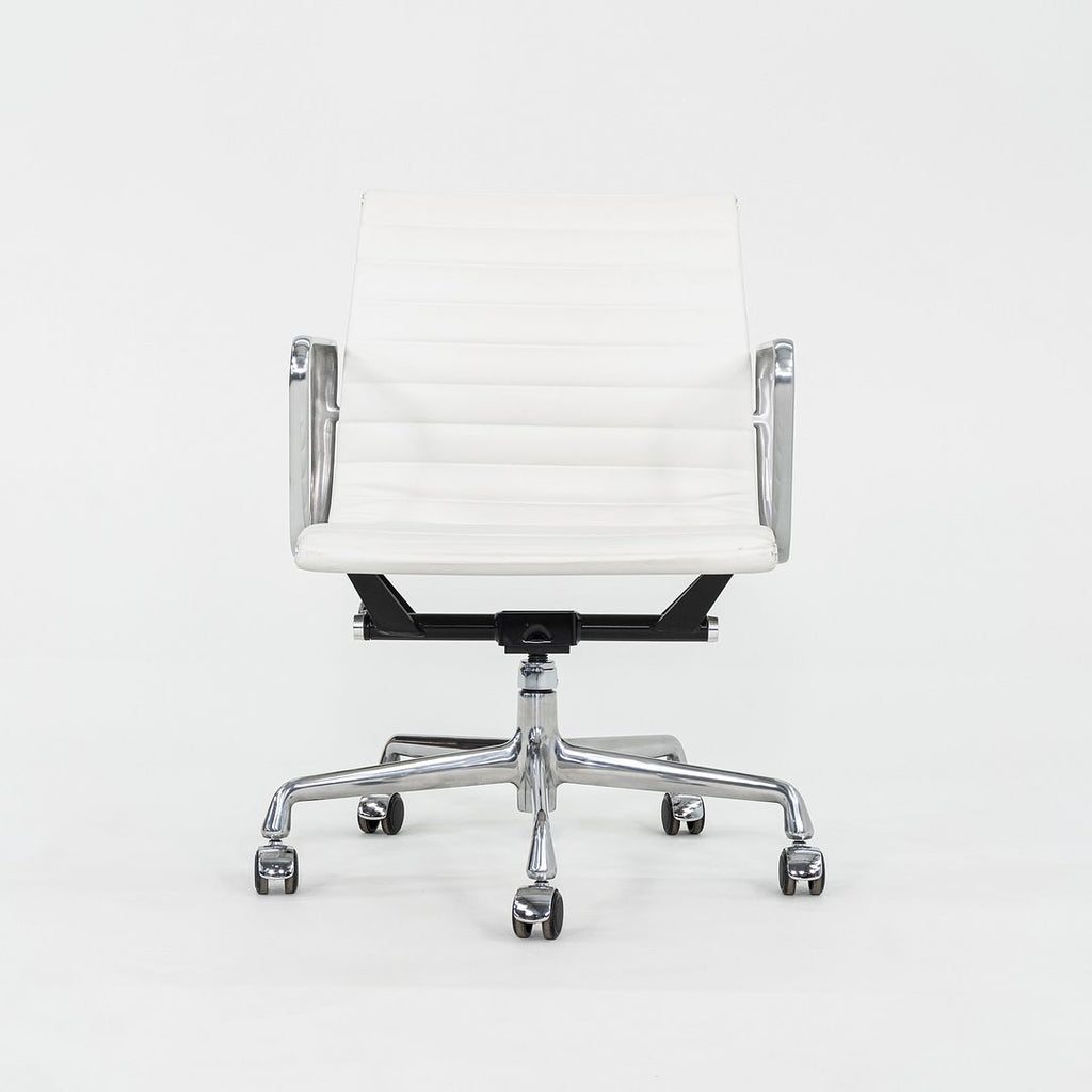 SOLD 2023 Herman Miller Eames Aluminum Group Management Desk Chair in White, 3x Avail