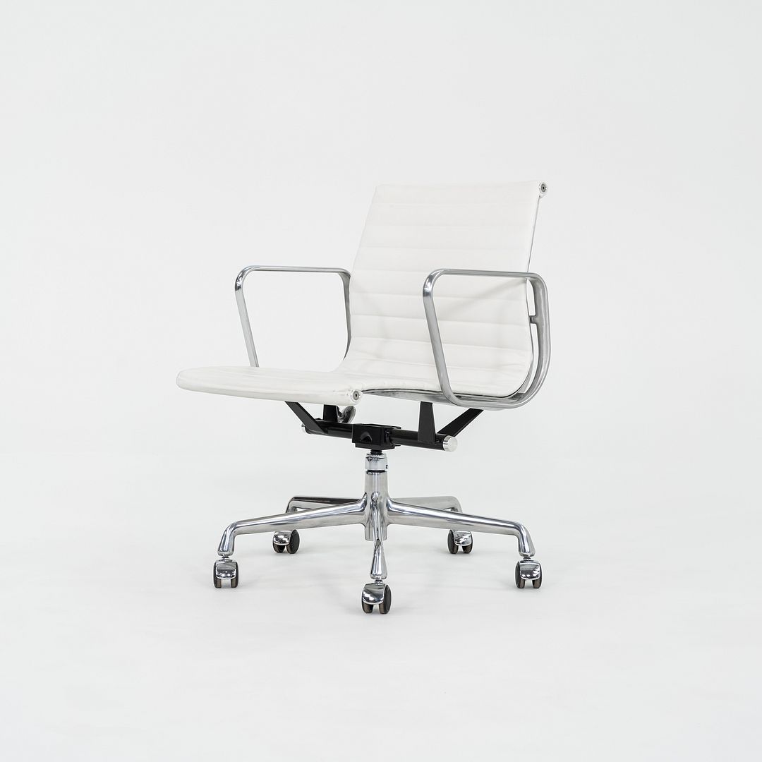 SOLD 2023 Herman Miller Eames Aluminum Group Management Desk Chair in White, 3x Avail