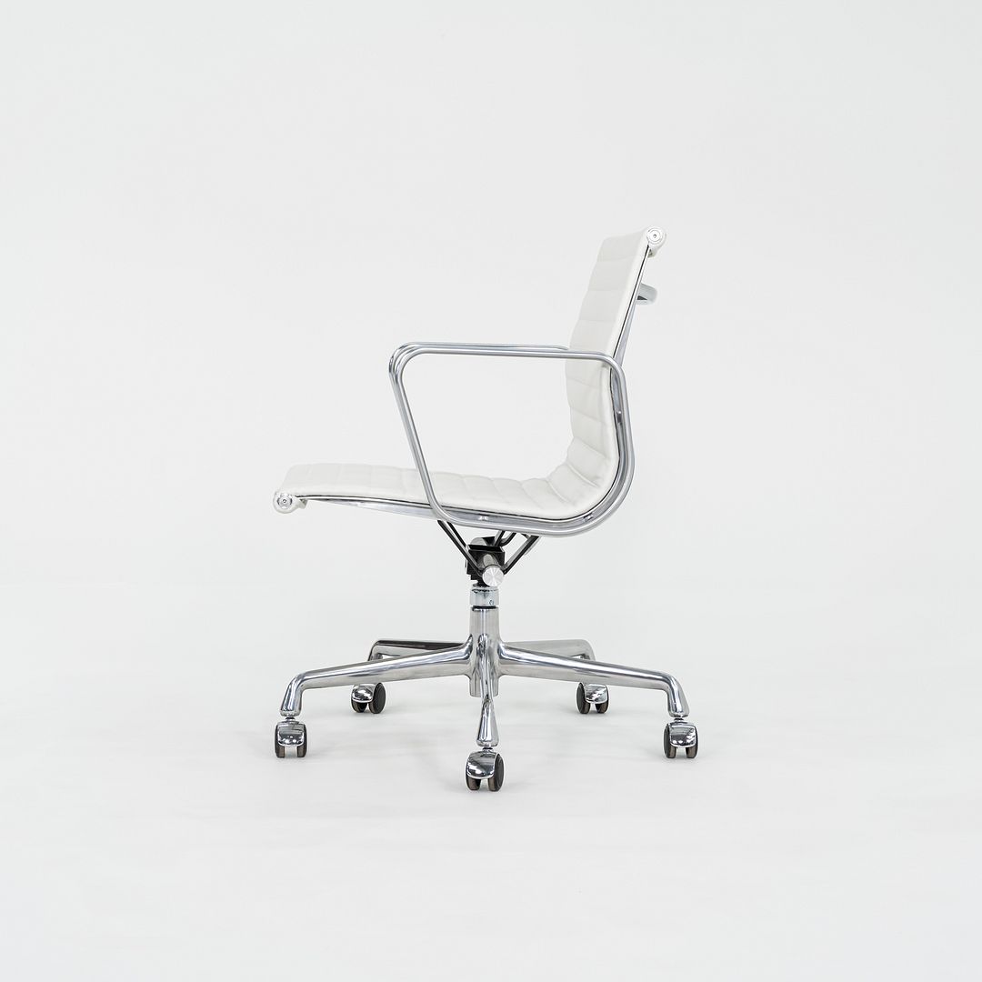 SOLD 2023 Herman Miller Eames Aluminum Group Management Desk Chair in White, 3x Avail