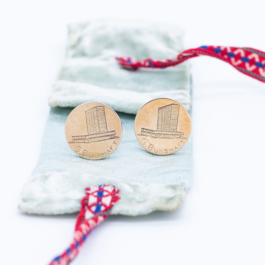 C. 1952 Pair of Gordon Bunshaft's Personal Monogram Cufflinks Gold - Lever House