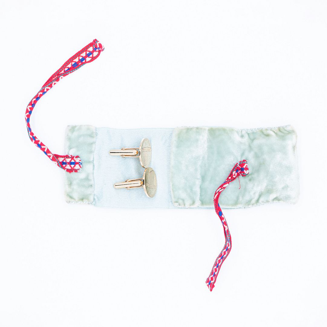 C. 1952 Pair of Gordon Bunshaft's Personal Monogram Cufflinks Gold - Lever House