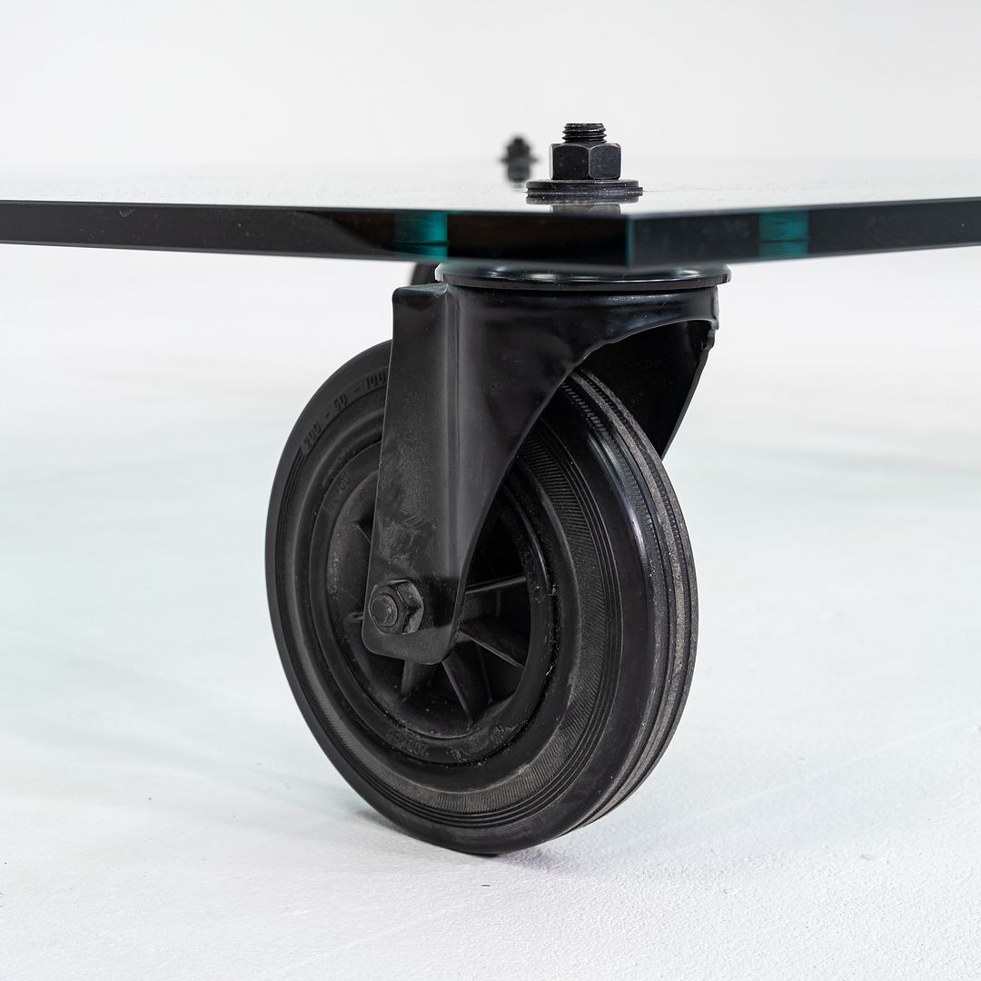 1990s Gae Aulenti for Fontana Arte Tavolo Con Ruote Glass Coffee Table 47 Inches