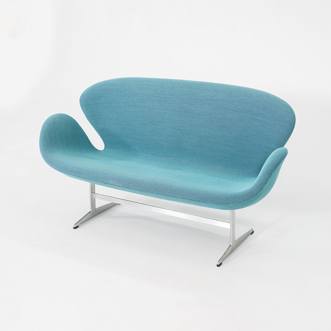 2018 Arne Jacobsen  for Fritz Hansen Swan Sofa in Steelcut Trio Turquoise Fabric