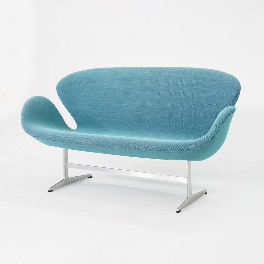 2018 Arne Jacobsen  for Fritz Hansen Swan Sofa in Steelcut Trio Turquoise Fabric
