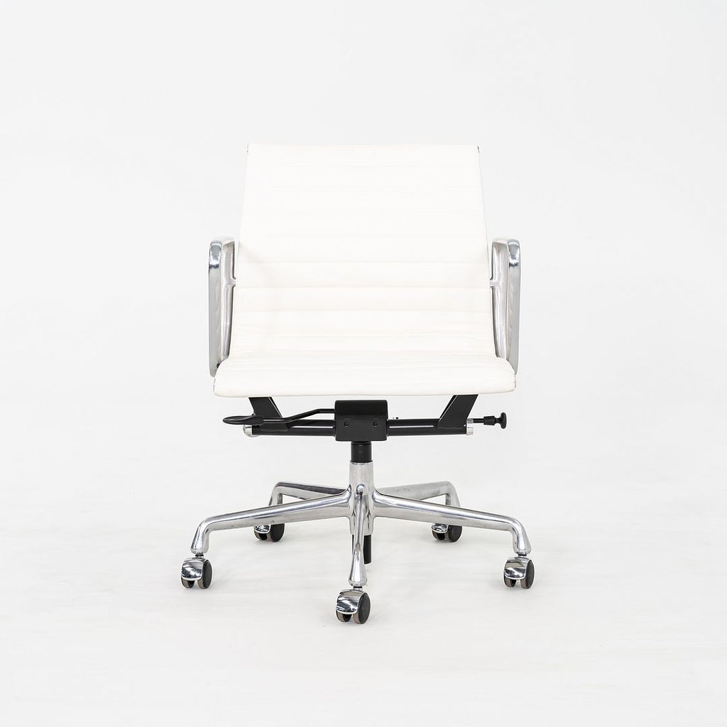 2020s Herman Miller Eames Aluminum Group Management Desk Chair in White Leather