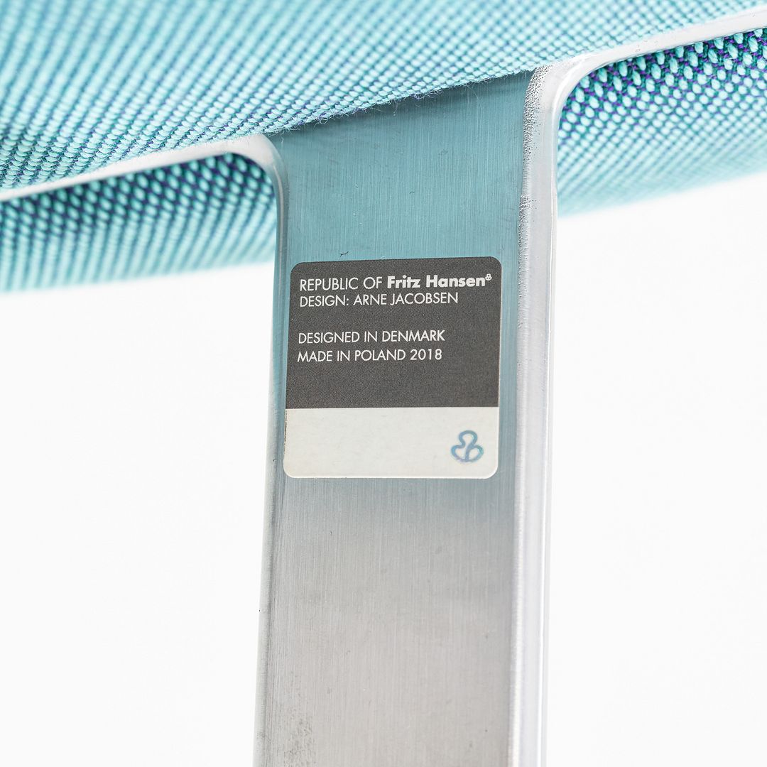 2018 Arne Jacobsen  for Fritz Hansen Swan Sofa in Steelcut Trio Turquoise Fabric