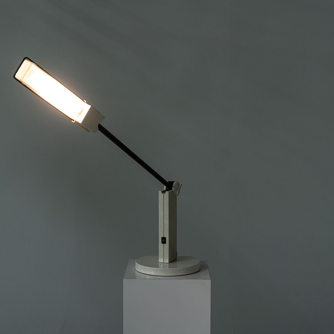 1983 Alistro Adjustable White Desk Table Lamp by Ernesto Gismondi for Artemide