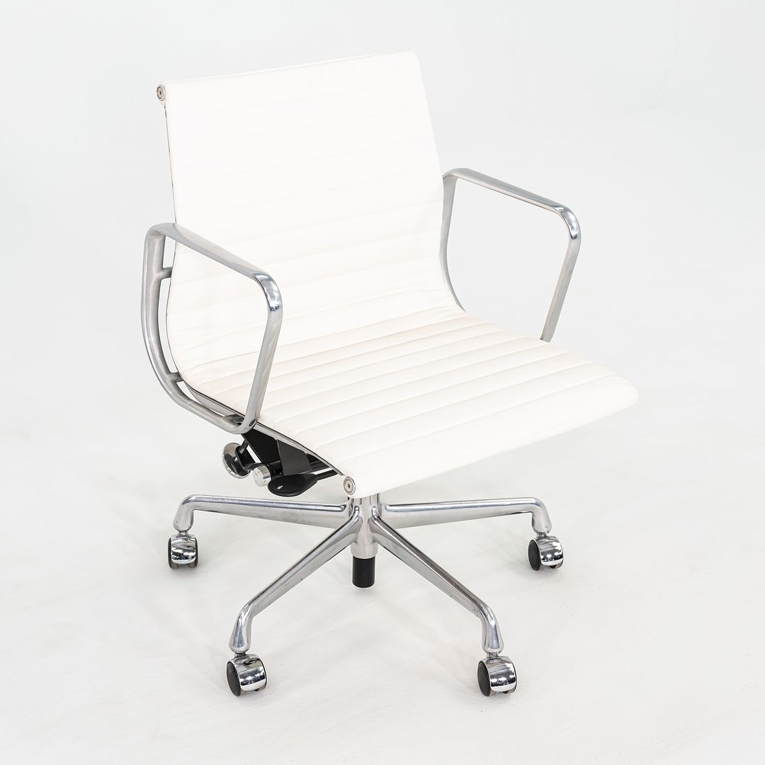 2020s Herman Miller Eames Aluminum Group Management Desk Chair in White Leather