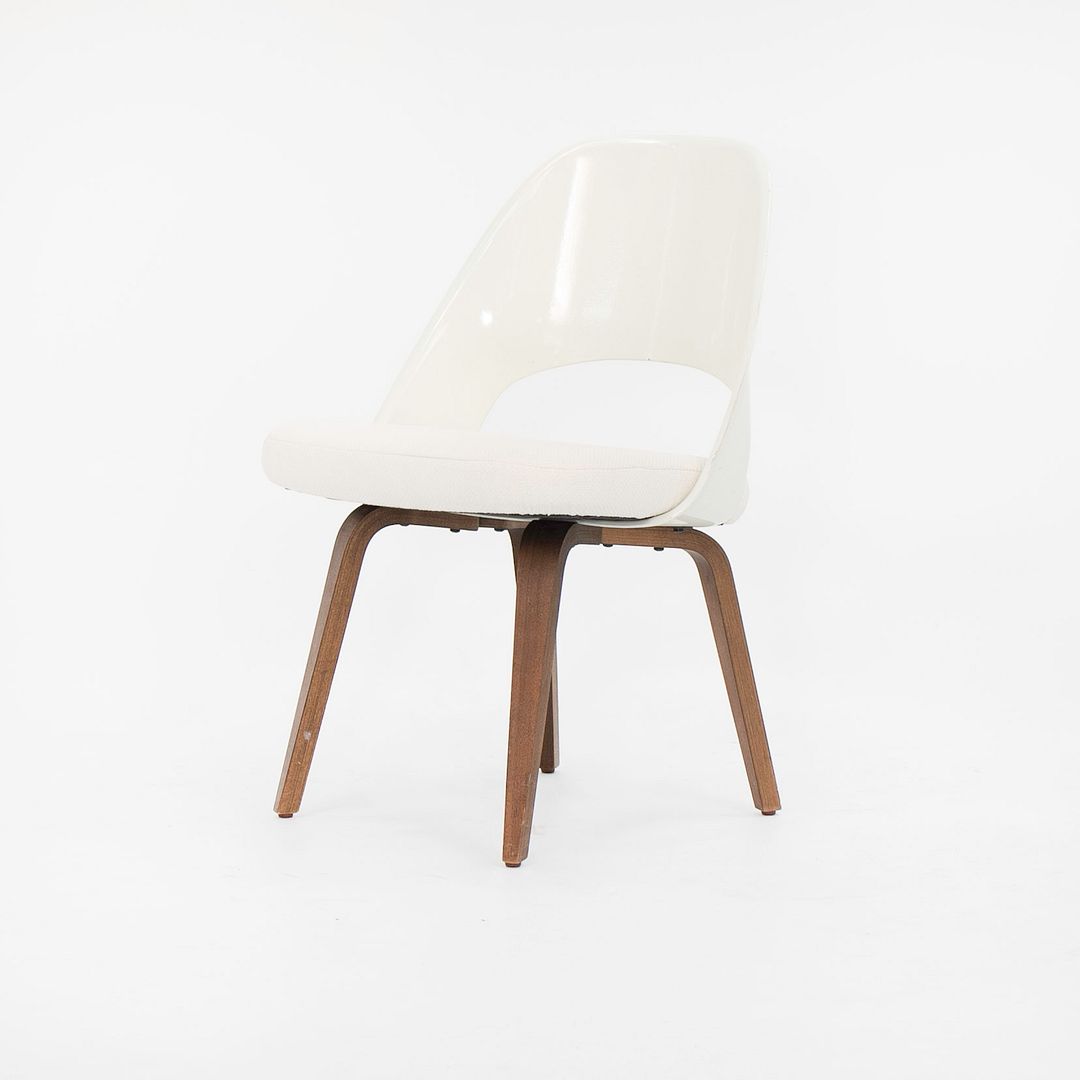 1950s Set of Four Executive Side Chairs with Fiberglass Back and Wood Legs, Model 72C, by Eero Saarinen for Knoll with New White Fabric