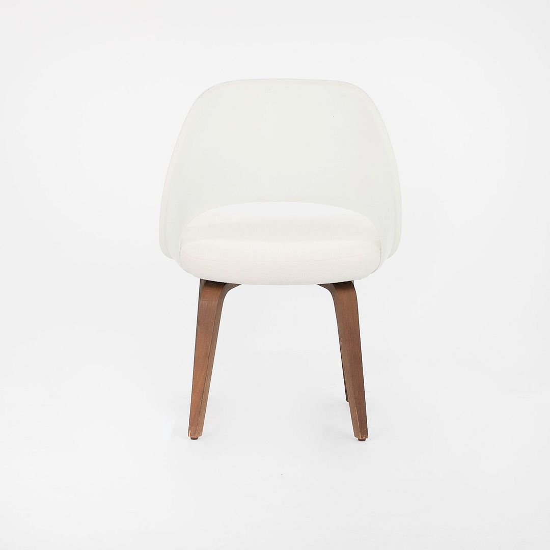 1950s Set of Four Executive Side Chairs with Fiberglass Back and Wood Legs, Model 72C, by Eero Saarinen for Knoll with New White Fabric