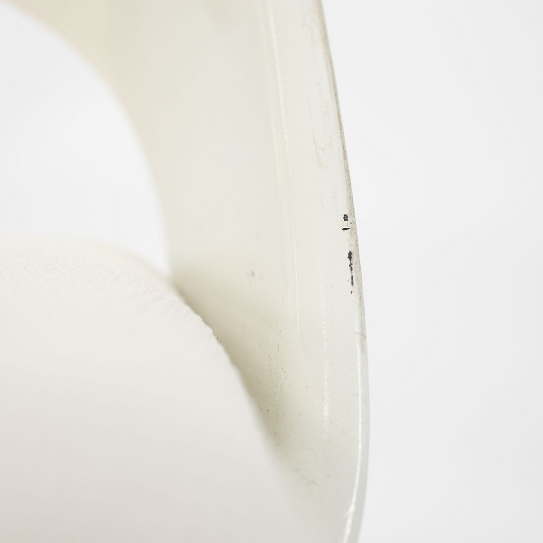 1950s Set of Four Executive Side Chairs with Fiberglass Back and Wood Legs, Model 72C, by Eero Saarinen for Knoll with New White Fabric