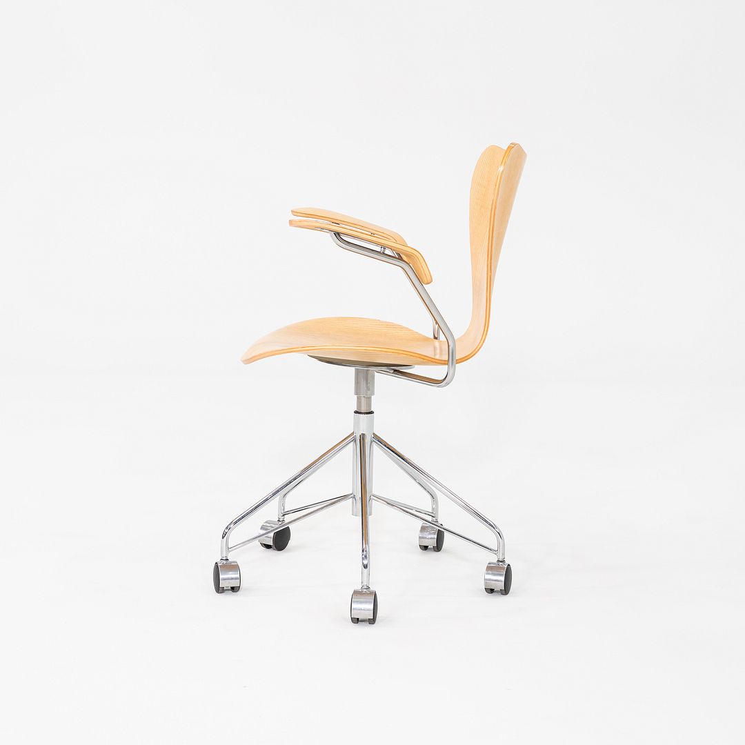 2011 Arne Jacobsen Fritz Hansen Series 7 Desk Chair Model 3217 12+ Available