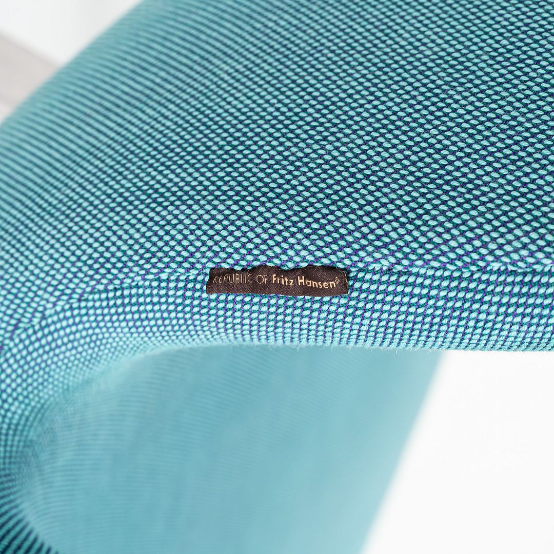 2018 Arne Jacobsen  for Fritz Hansen Swan Sofa in Steelcut Trio Turquoise Fabric