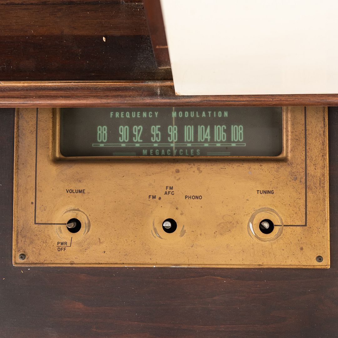 1960s Jens Risom Design Stereo Entertainment Cabinet Unit in Walnut and Steel