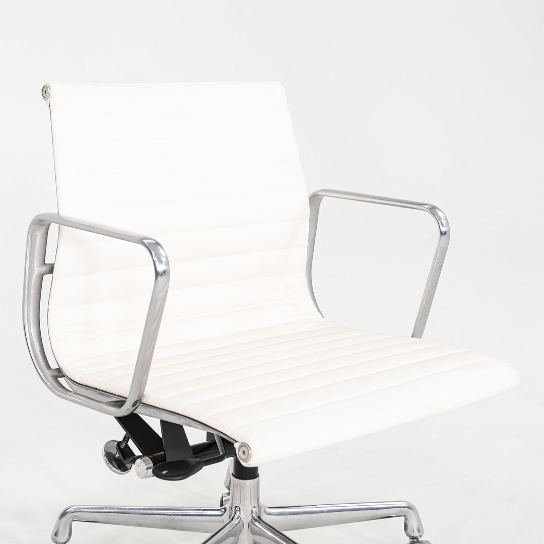 2020s Herman Miller Eames Aluminum Group Management Desk Chair in White Leather
