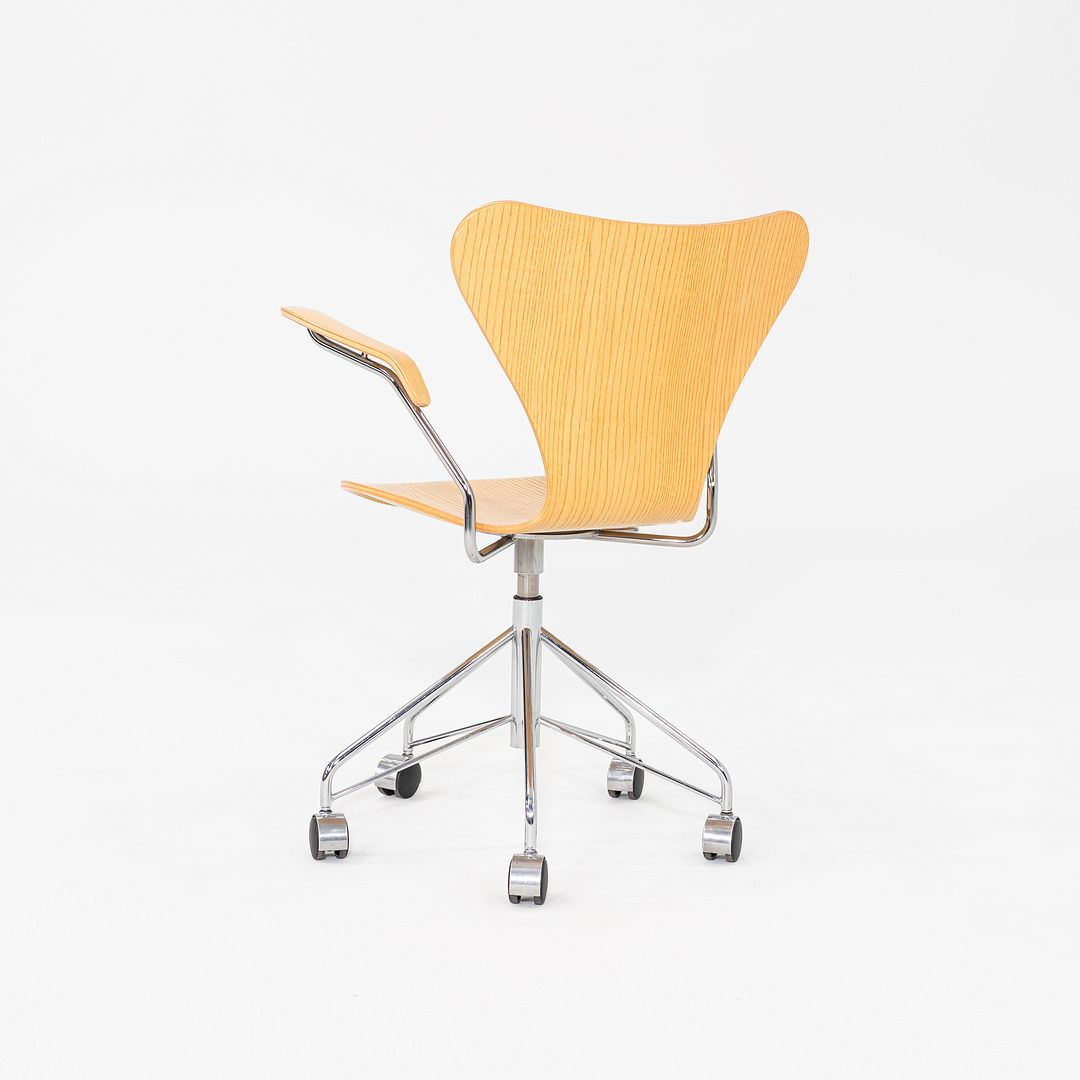 2011 Arne Jacobsen Fritz Hansen Series 7 Desk Chair Model 3217 12+ Available