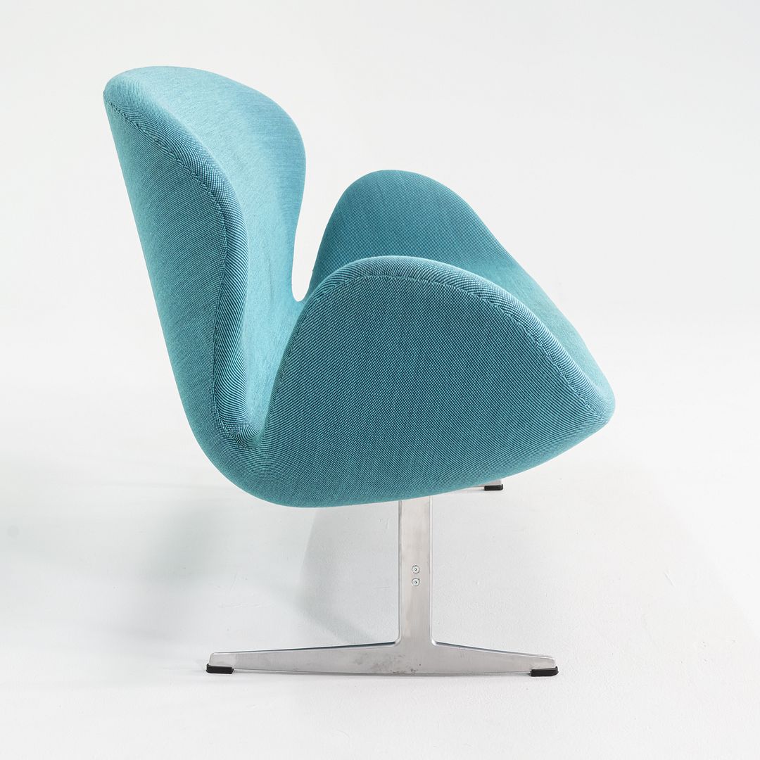 2018 Arne Jacobsen  for Fritz Hansen Swan Sofa in Steelcut Trio Turquoise Fabric