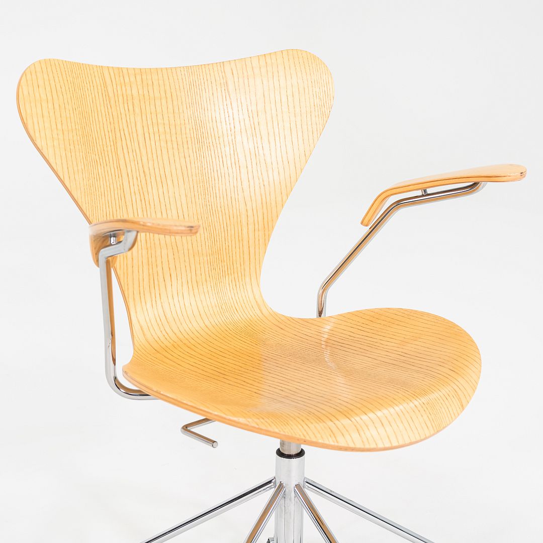 2011 Arne Jacobsen Fritz Hansen Series 7 Desk Chair Model 3217 12+ Available