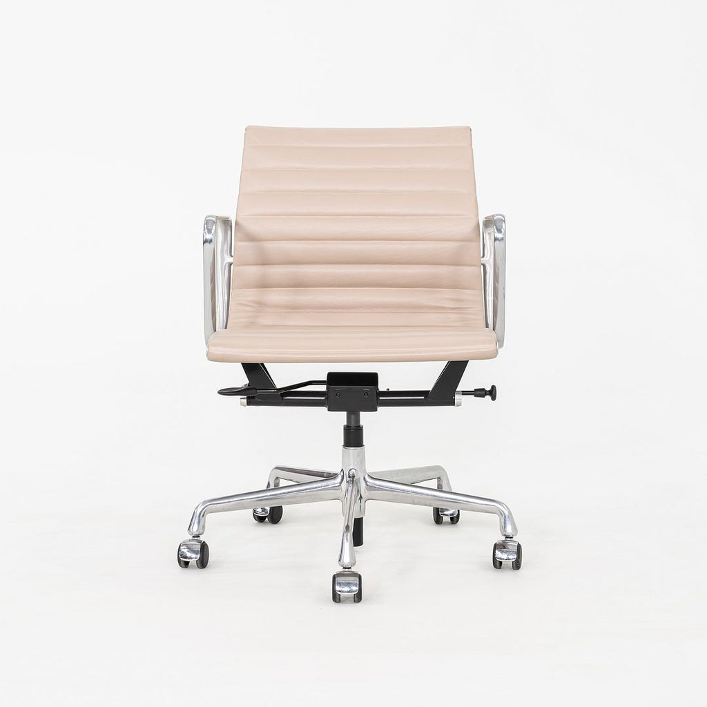 2020s Herman Miller Eames Aluminum Group Management Desk Chair in Beige Leather
