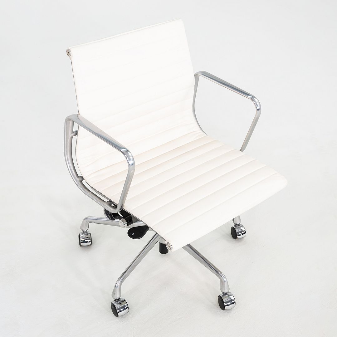 2020s Herman Miller Eames Aluminum Group Management Desk Chair in White Leather