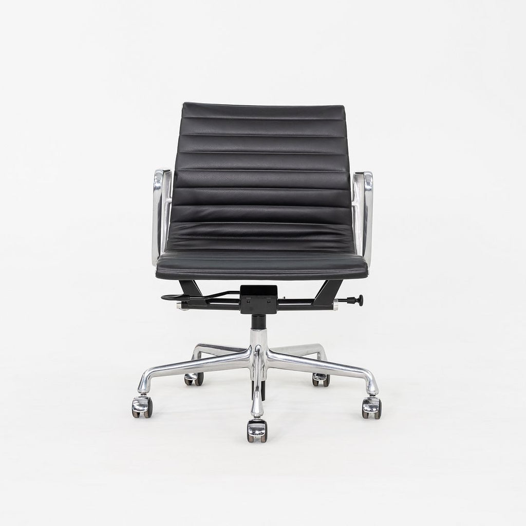 C. 2020 Herman Miller Eames Aluminum Group Management Desk Chair in Black