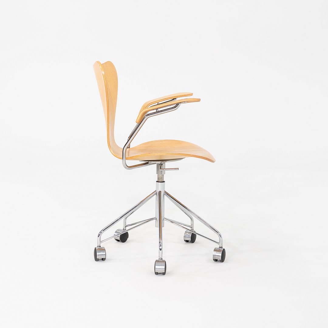 2011 Arne Jacobsen Fritz Hansen Series 7 Desk Chair Model 3217 12+ Available