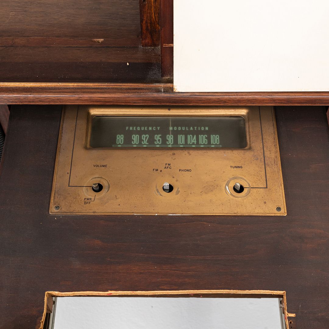 1960s Jens Risom Design Stereo Entertainment Cabinet Unit in Walnut and Steel