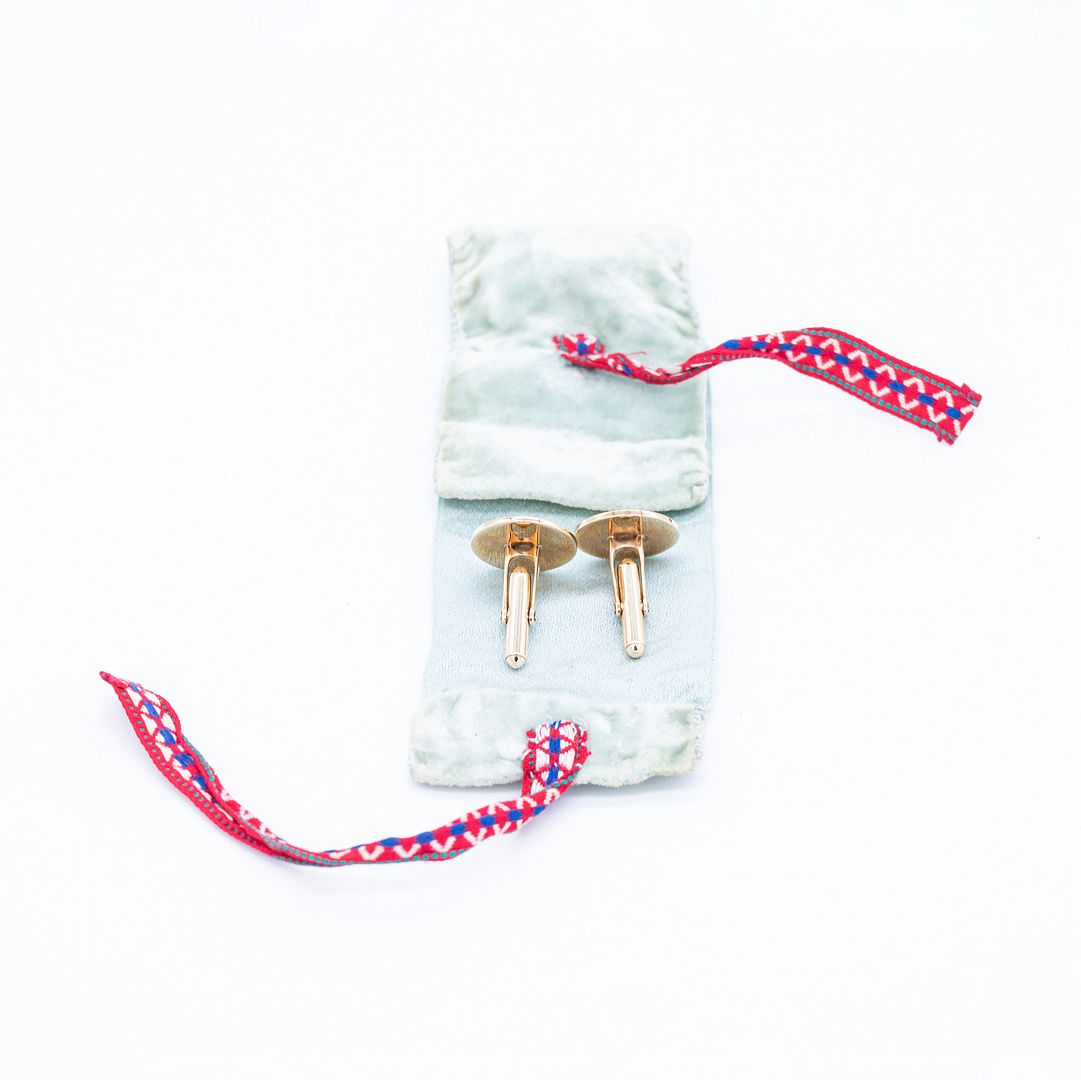 C. 1952 Pair of Gordon Bunshaft's Personal Monogram Cufflinks Gold - Lever House