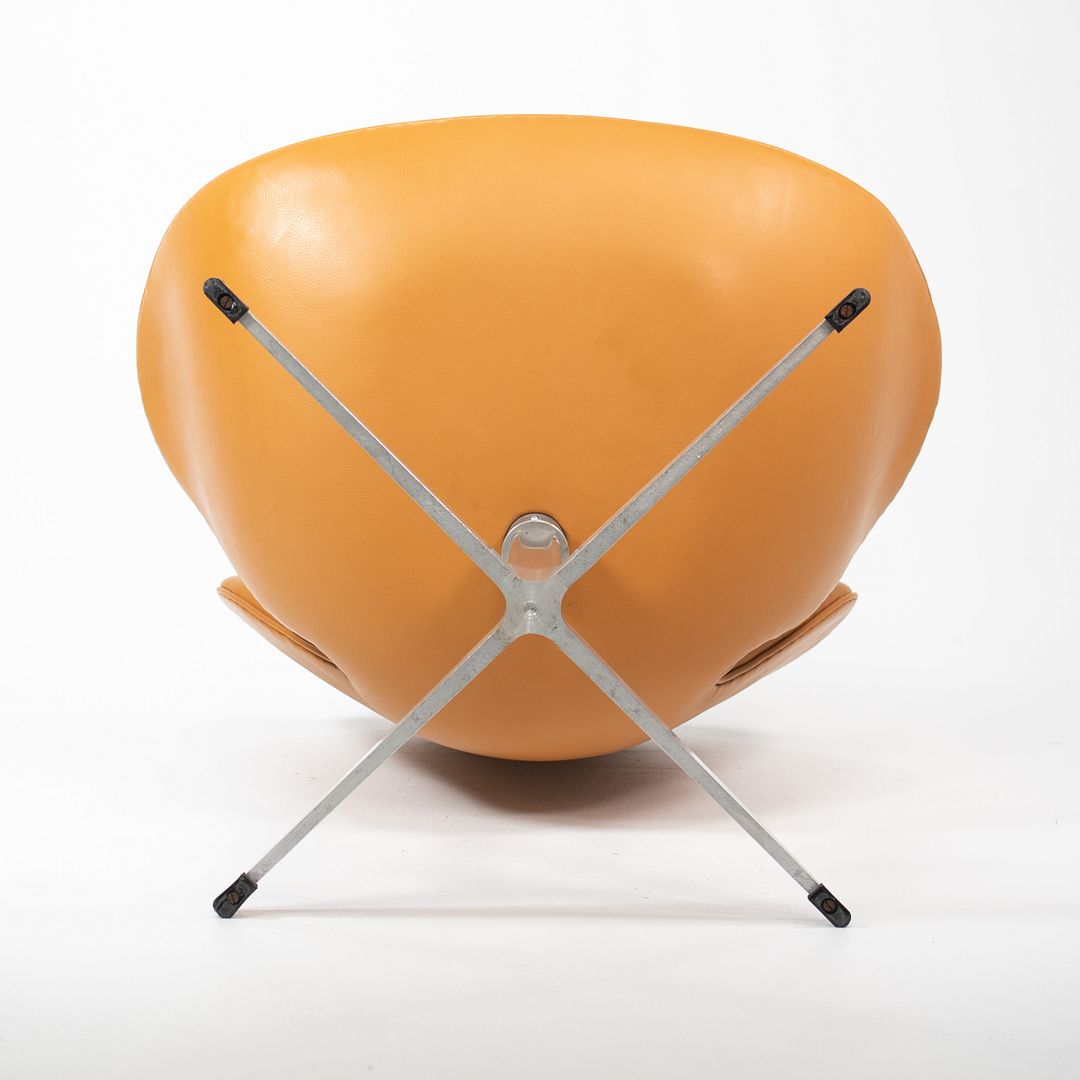 1970 Swan Chair by Arne Jacobsen for Fritz Hansen in Cognac Leather