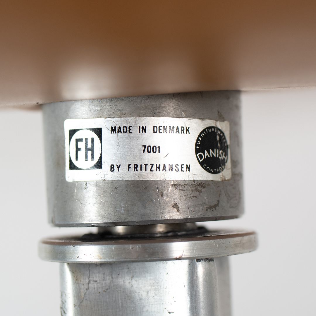 1970 Swan Chair by Arne Jacobsen for Fritz Hansen in Cognac Leather