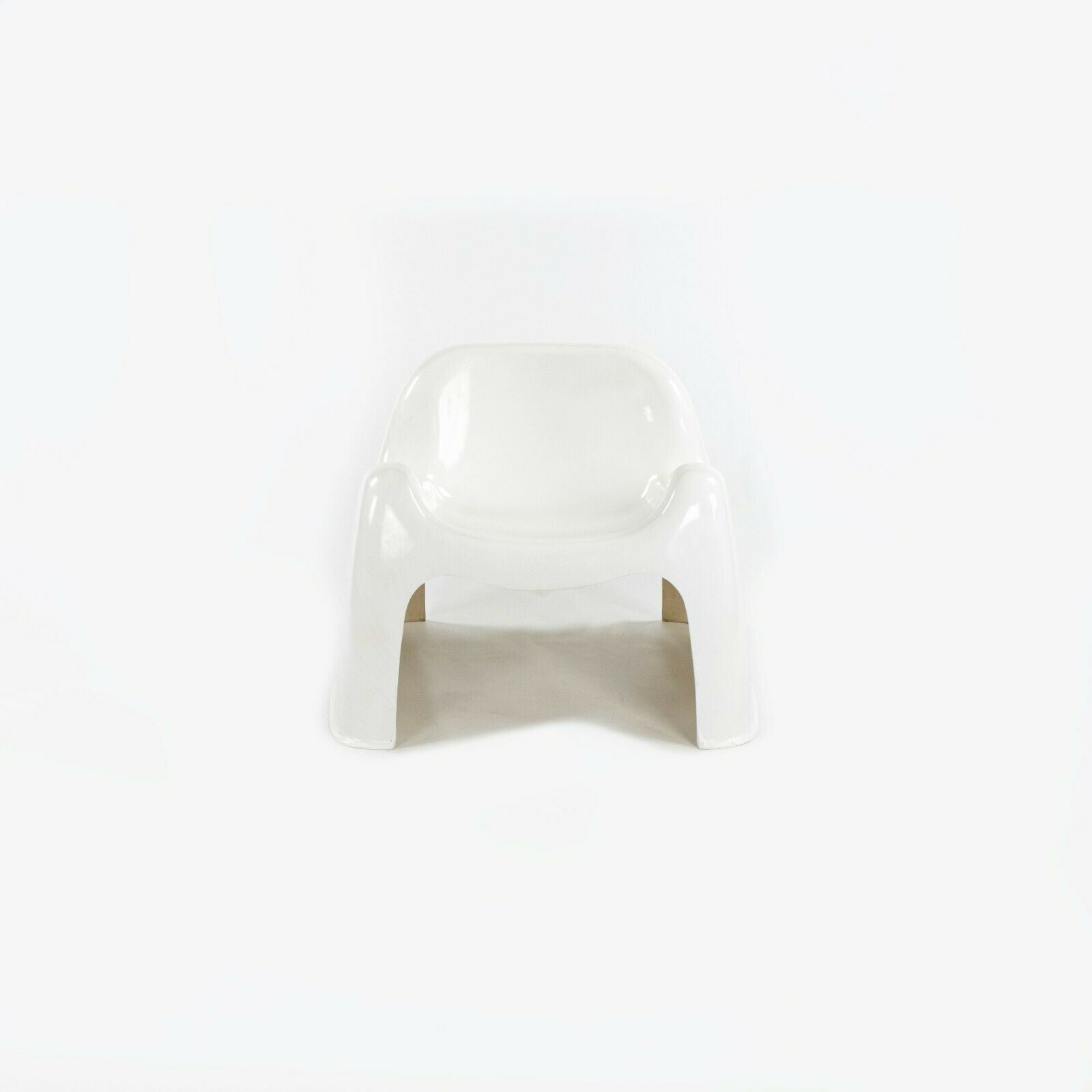 1970 Sergio Mazza for Artemide Toga Stacking Outdoor Lounge Chairs White 4 Avail