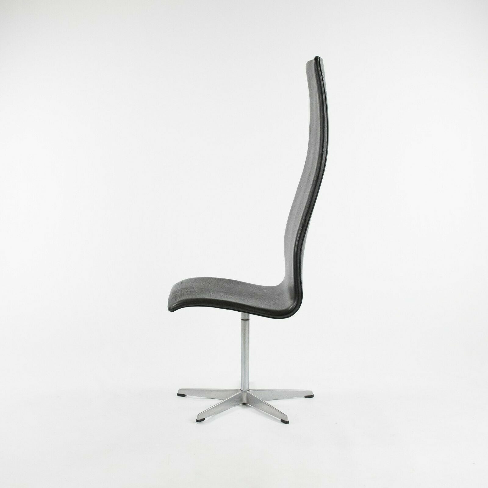 1960s Set of Four Arne Jacobsen for Fritz Hansen High Oxford Dining Chairs in Black Vinyl