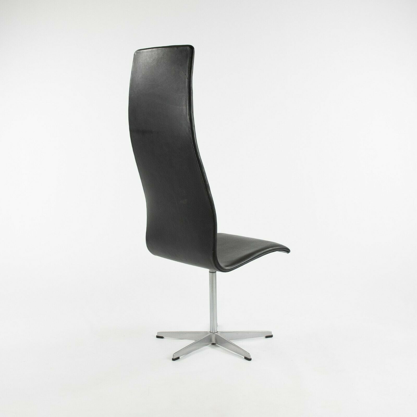 1960s Set of Four Arne Jacobsen for Fritz Hansen High Oxford Dining Chairs in Black Vinyl